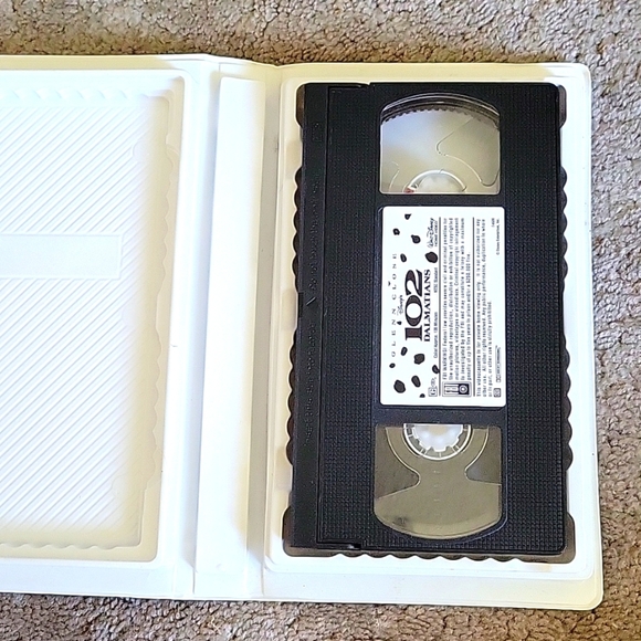 Disney's 101 & 102 Dalmatians VHS - Picture 9 of 9